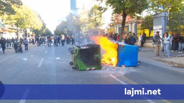 Dita e 15 të e protestës  studentët marshojnë nga Ministria e Arsimit para Kryeministrisë