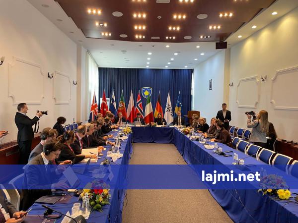 Delegacioni i Asamblesë Parlamentare të NATO s nis vizitën në Kosovë  Haxhiu shpreh mirënjohje për çlirimin