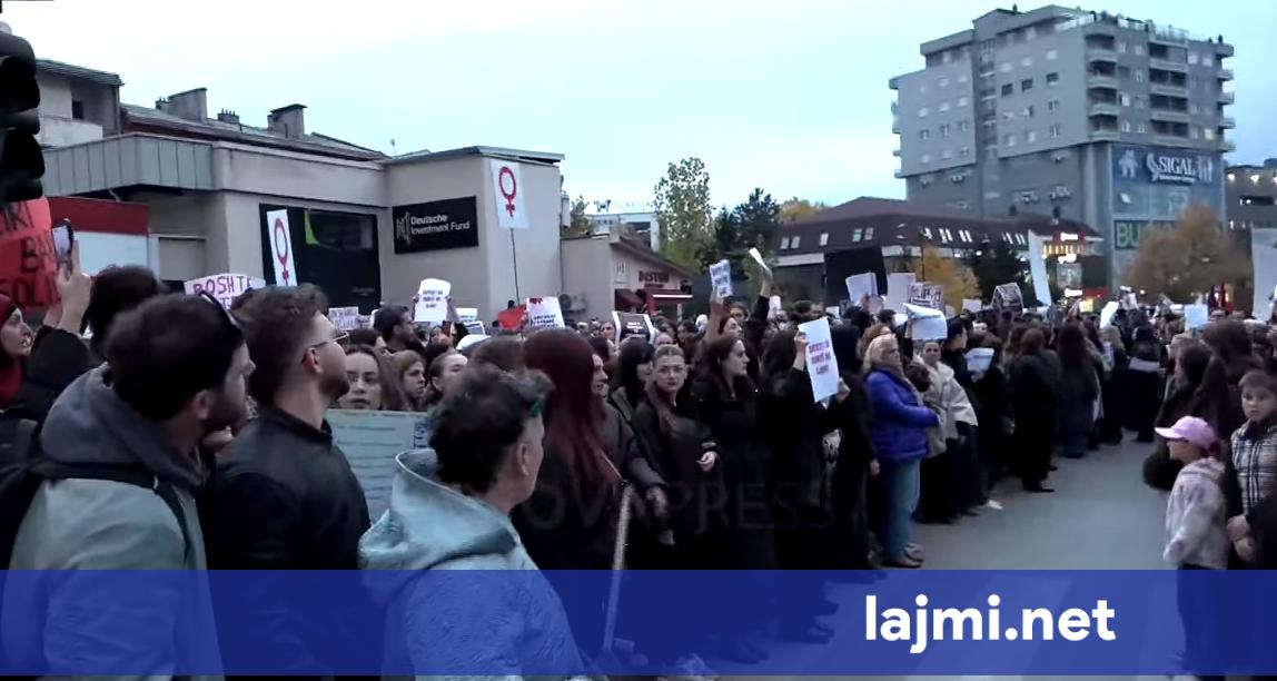 Nga Ministria e Drejtësisë  protestuesit nisen drejt Këshillit Prokurorial   Vazhdon protesta  kërkohet drejtësi për Arlinda Zekajn