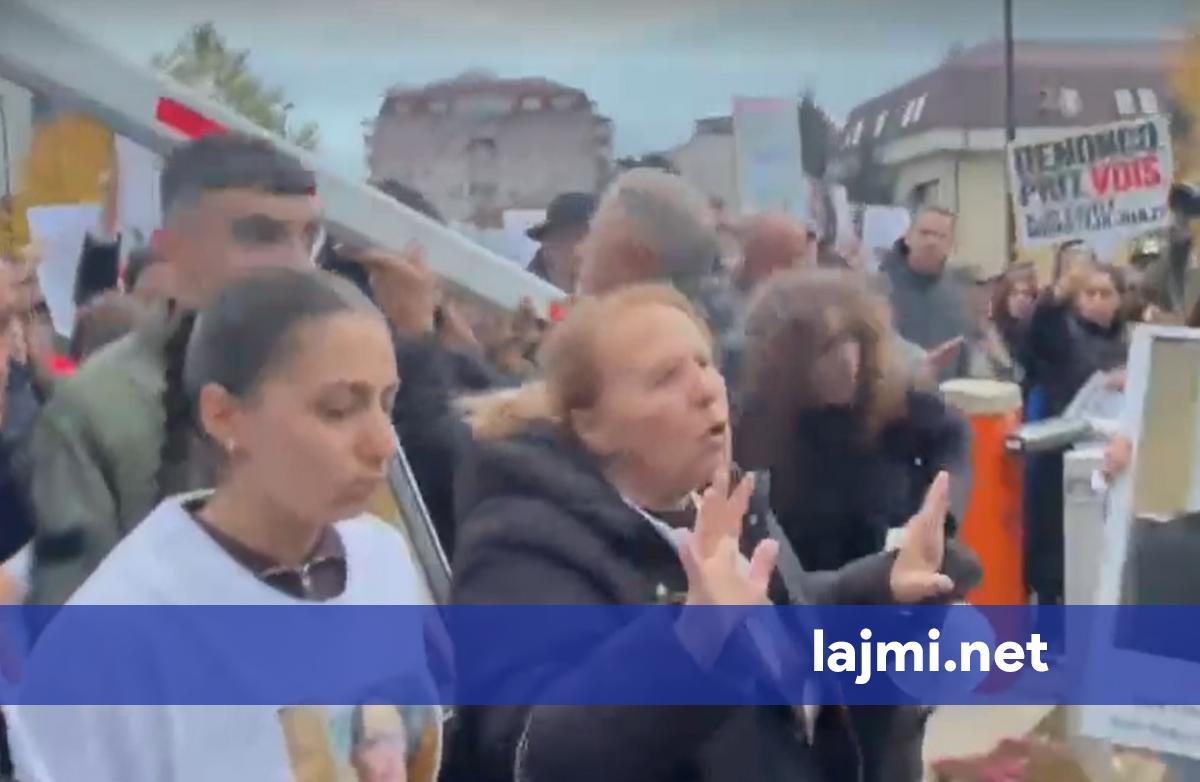 Familjarët e Arlinda Zekajt kërkojnë kujdes nga protestuesit  Nuk jemi dal me thy  nuk duam dhunë