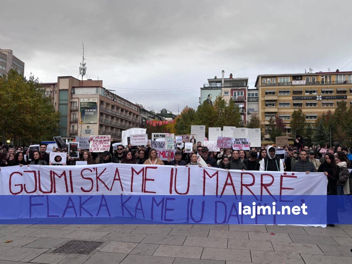 Dëgjohen thirrjet e organizatorëve  asnjë figurë politike në protestë