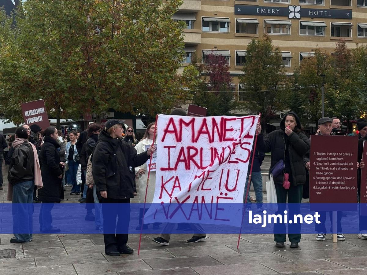  Amaneti i Arlindës ka me iu nxanë    Vazhdon protesta në sheshin  Zahir Pajaziti  në Prishtinë