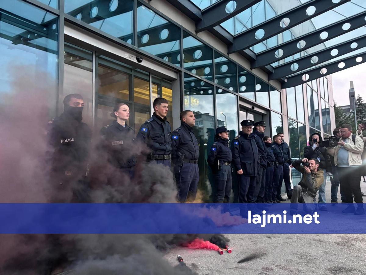 Tym i zi para Ministrisë së Drejtësisë   protestuesit kërkojnë dorëheqjen e Gërvallës