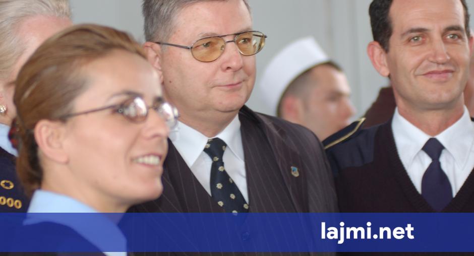 Steve Bennet kundërshton dorëheqjen e Gazmend Hoxhës  Ishte e panevojshme  kundërproduktive për procesin e të nxënit dhe përmirësimit institucional