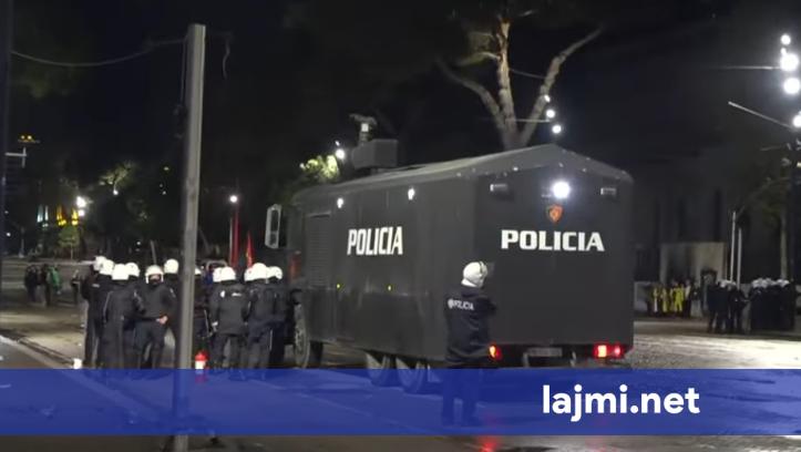 Tiranë  Policia vijon kontrollet pas protestës  disa persona shoqërohen në komisariate